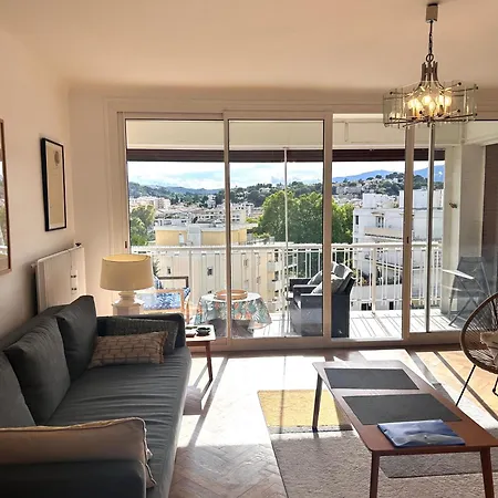 Sur 2 Pieces Cosy Avec Grande Terrasse Vue Degagee Collines, Place De Parking *