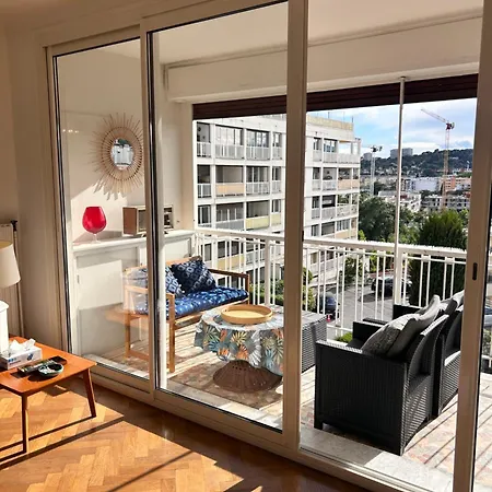 Sur 2 Pieces Cosy Avec Grande Terrasse Vue Degagee Collines, Place De Parking *
