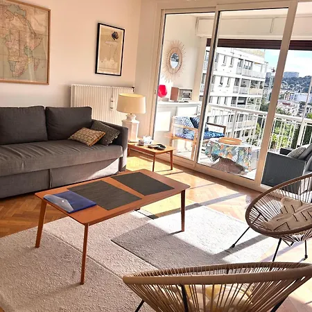 Sur 2 Pieces Cosy Avec Grande Terrasse Vue Degagee Collines, Place De Parking * カーニュ・シュル・メール